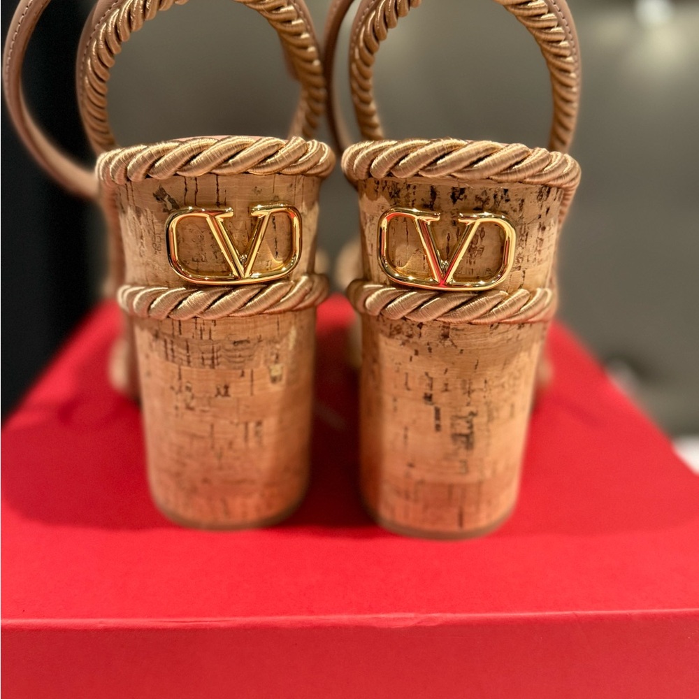 Valentino Garavani Beige Rope Platform Sandals - Picture 3 of 10